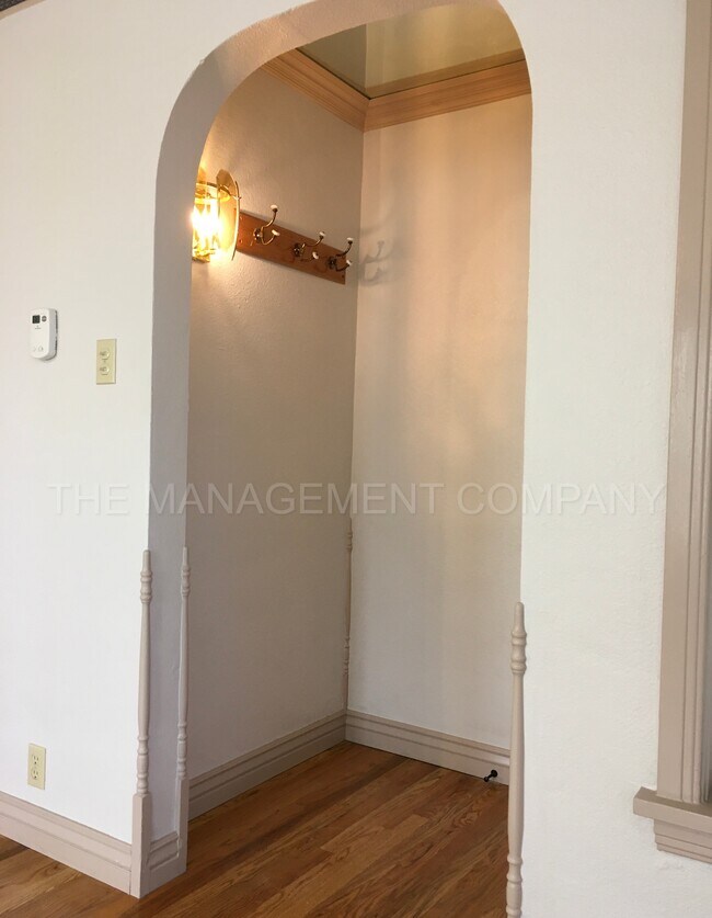 Foto del edificio - 576 Addison Ave W