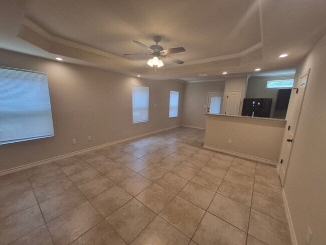 Foto del edificio - 6858 Lakeview Dr.