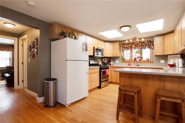 Foto del edificio - 253 Fairfax Dr