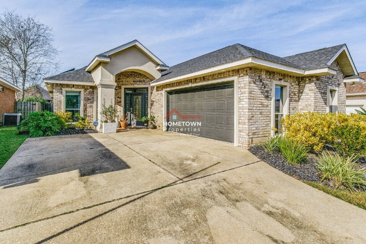 Primary Photo - Amazing 3 Bed, 2 Bath Home with Granite Co...