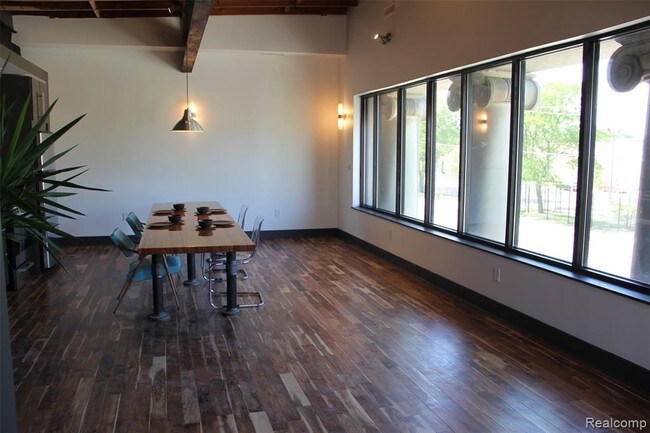 Building Photo - 17014 Kercheval Ave
