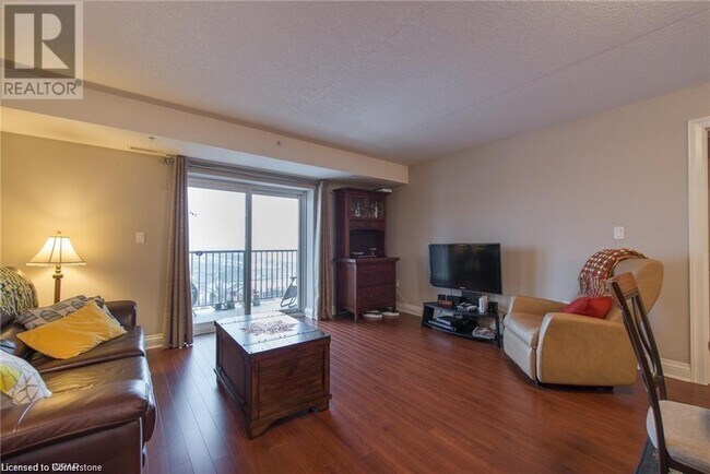 Photo du bâtiment - 776 Laurelwood Dr