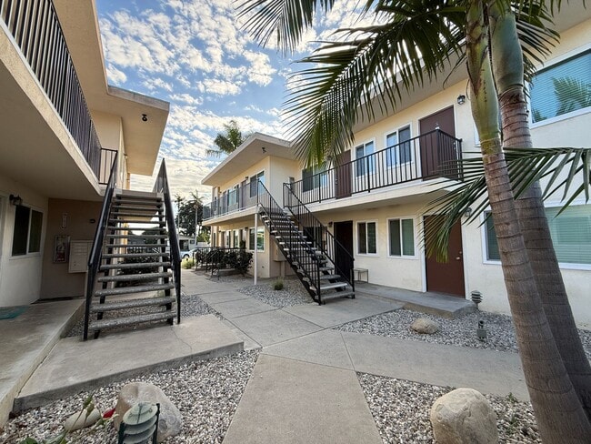 Building Photo - Charming One Bedroom Upstairs Apartment