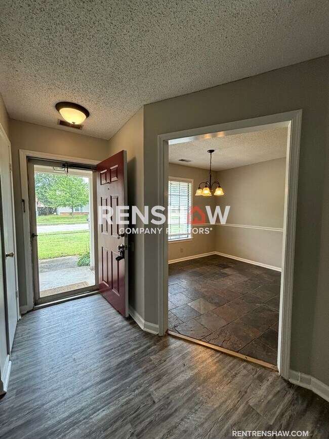 Building Photo - Classic 3/2 Home Now Available For Rent!