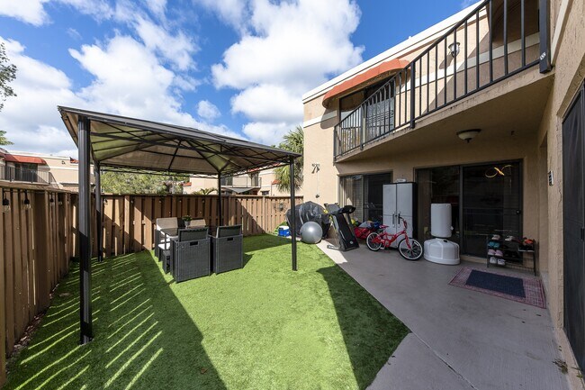 Foto del edificio - 8122 Severn Dr