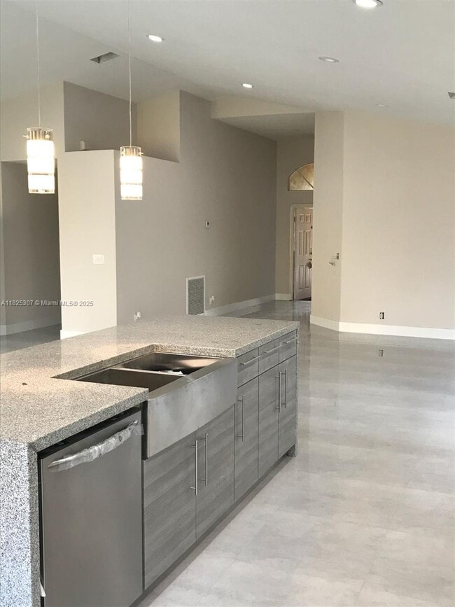 Building Photo - 16725 Sapphire Ct