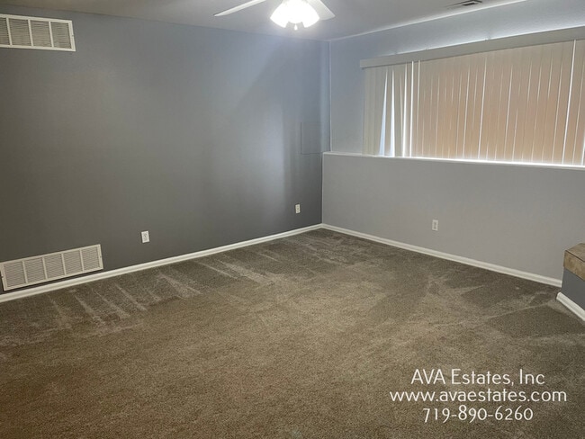 Building Photo - 719 E Laporte Dr