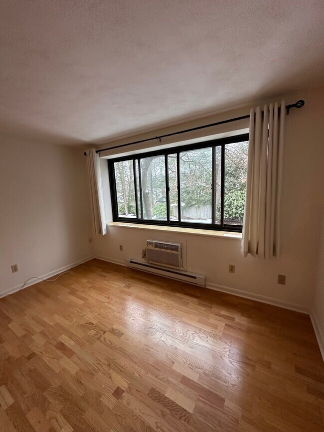 Foto del edificio - 1325 Worcester Rd