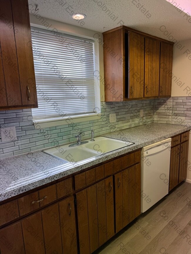 Building Photo - Spacious two story condo