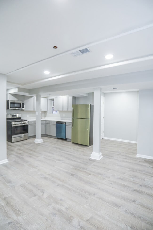 Building Photo - 1315 W Eddy St