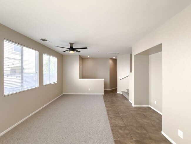 Foto del edificio - Townhome For Rent In Murrieta with TWO Pri...