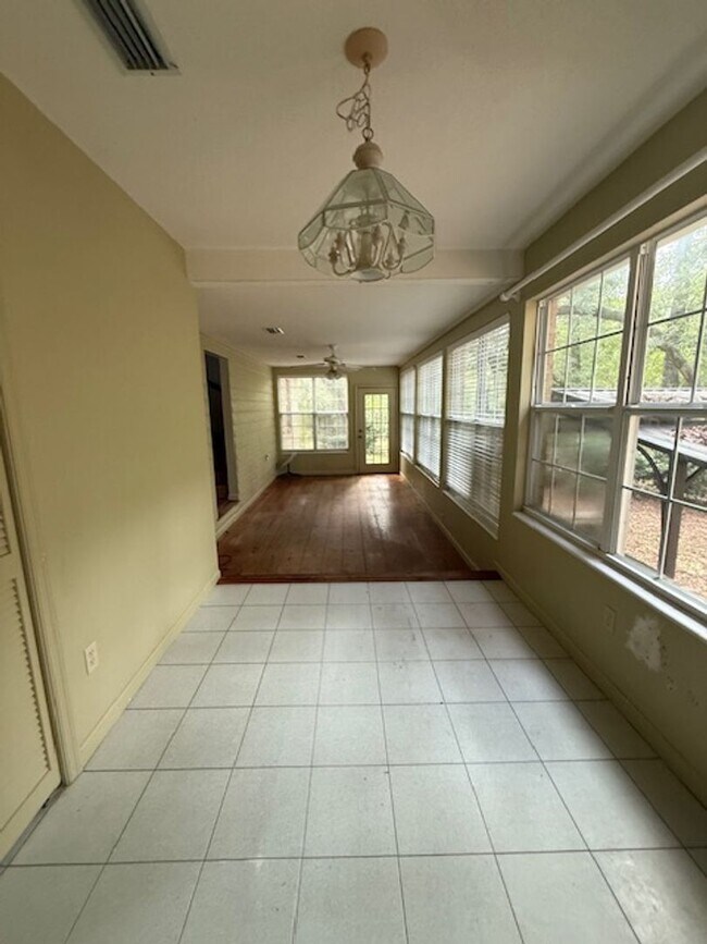 Foto del edificio - Farm House w/pastures For Lease