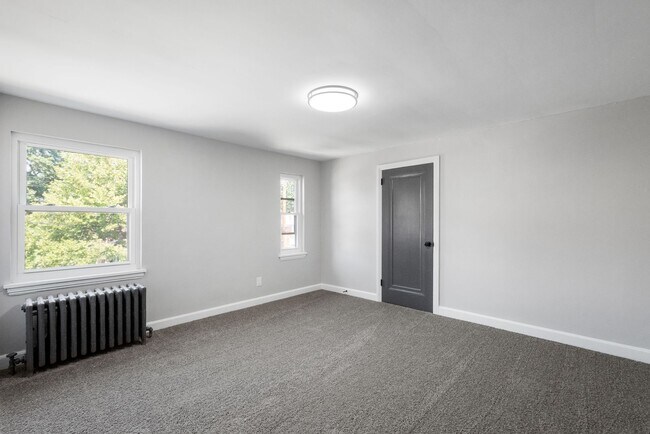 Foto del edificio - Stunning 4 bedroom home in McKeesport available July 1!