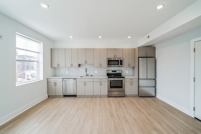 Building Photo - 646 N 32nd St