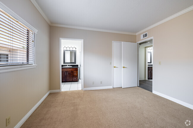 2BR, 2BA - 918SF - Bedroom - Chelsea Manor