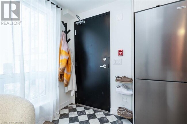 Building Photo - 861-861 Sheppard Ave W