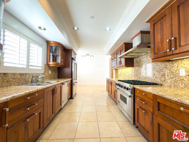 Foto del edificio - 11692 Darlington Ave