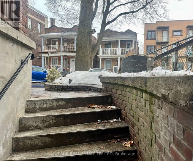 Building Photo - 417 Crawford St
