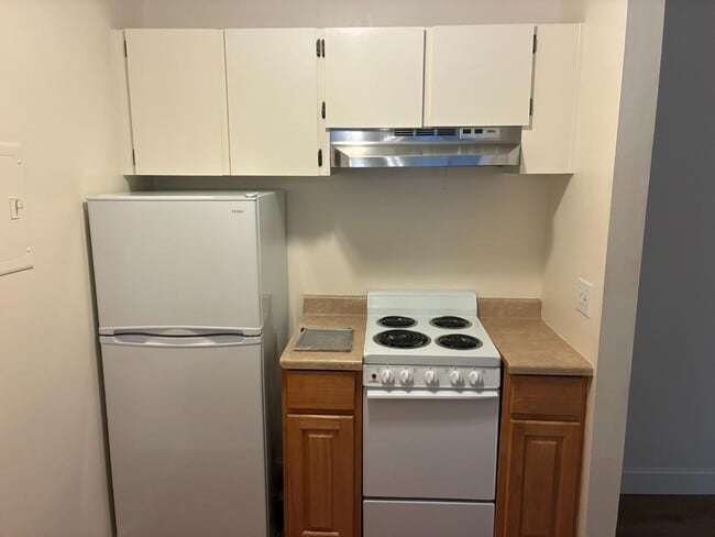 Building Photo - 109 Piccadilly Pl