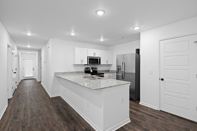 Foto del edificio - 3 Bedroom Townhome On The Corner!