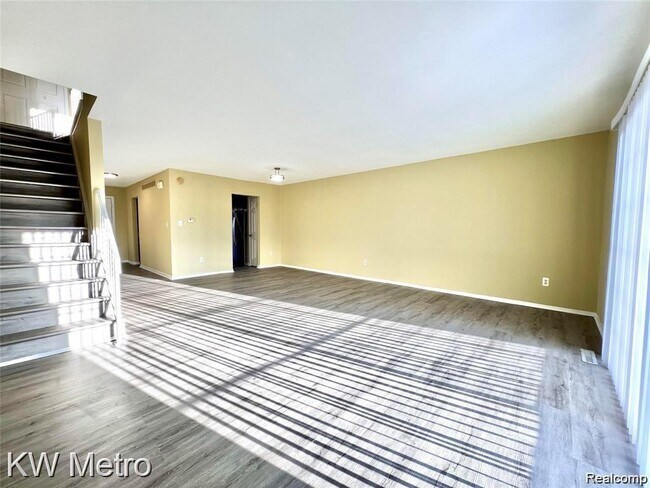 Foto del edificio - 32238 W 12 Mile Rd