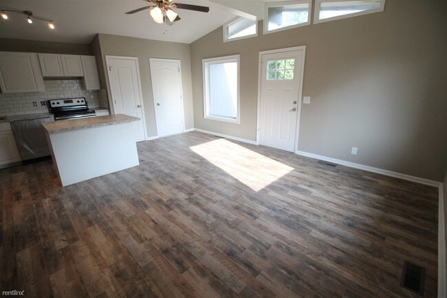 Building Photo - 2203 W Wildwood Rd