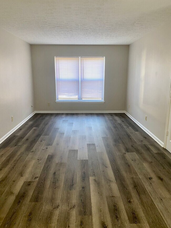 Foto del edificio - Second floor two bedroom apartment in Port...