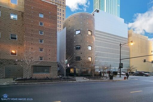 Building Photo - 40 E 9th St