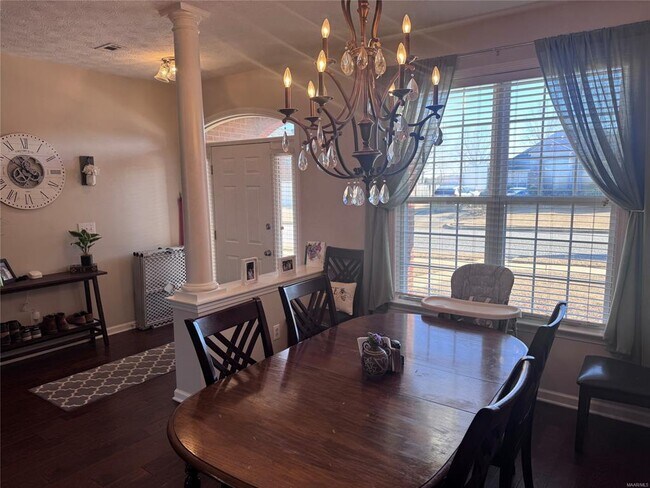 Foto del edificio - 8104 Grayson Grove