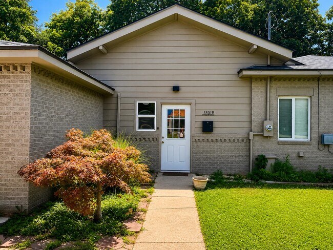 Foto del edificio - 5501 S Newport Ave
