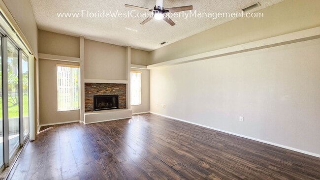 Building Photo - SPACIOUS  3 BEDROOM HOME WITH FENCED YARD!...