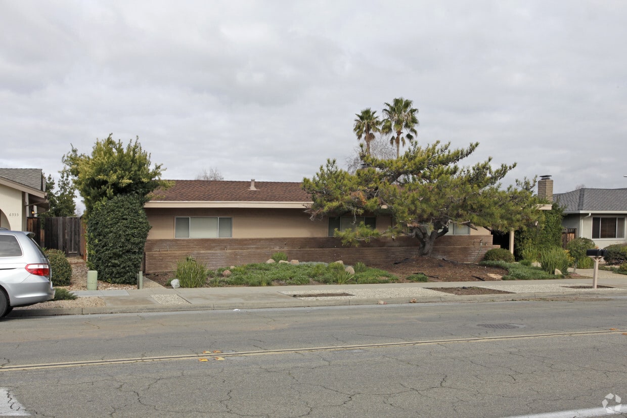 Building Photo - 6551-6553 Crown Blvd