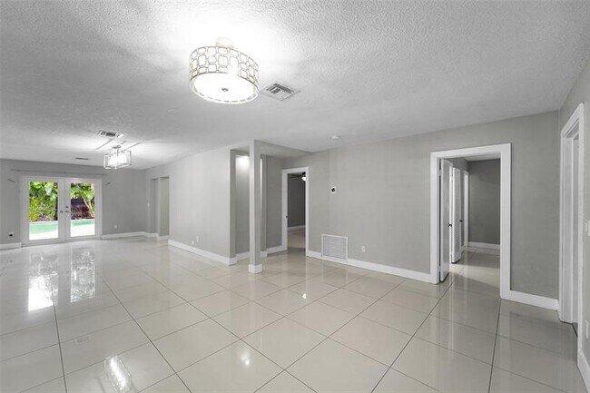 Foto del edificio - 251 NW 34th St