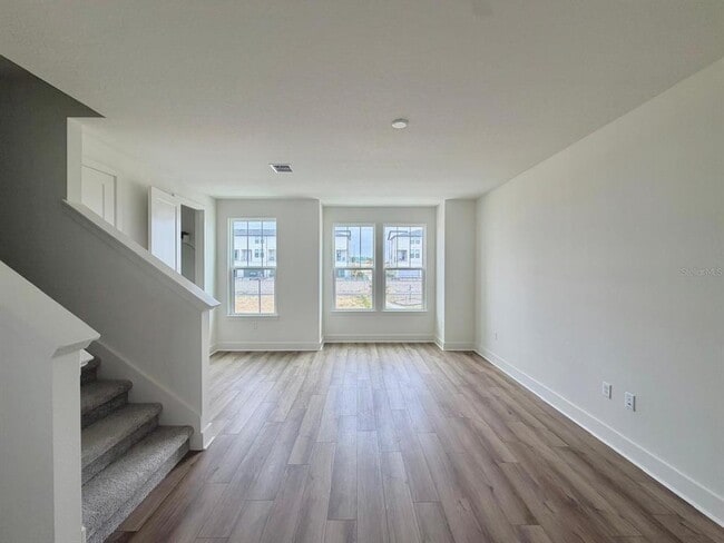 Foto del edificio - 15190 Groveside Rd