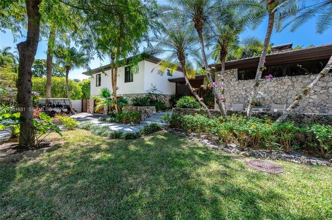 Foto del edificio - 3370 Poinciana Ave