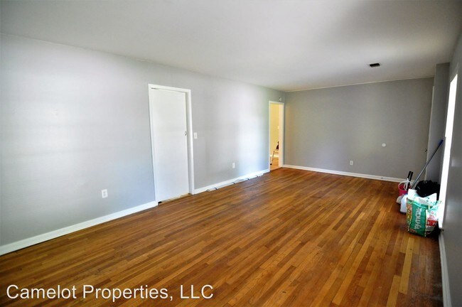 Building Photo - 4 br, 2 bath House - 3938 Wesley Drive