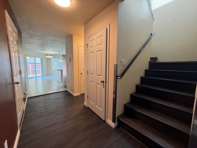 Building Photo - 4 Bedroom DuPont Home for Rent