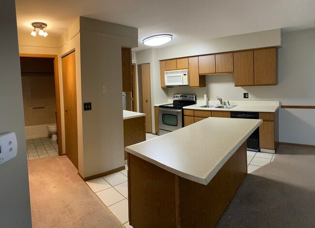 Oversized Kitchen - 158 Hartford Ct