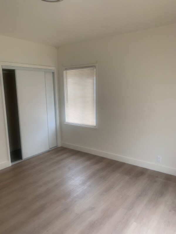 Foto del edificio - 9020 Longden Ave