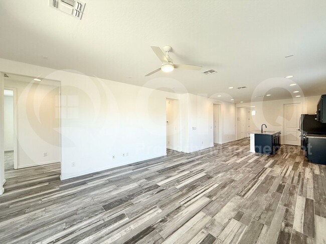 Building Photo - 349 E Hawaii Dr