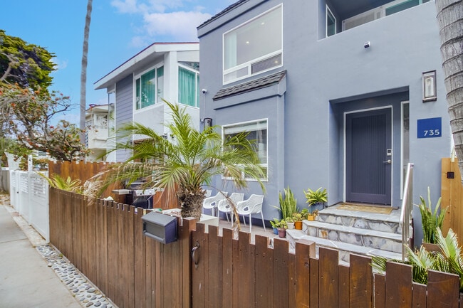 Building Photo - 735 Whiting Ct