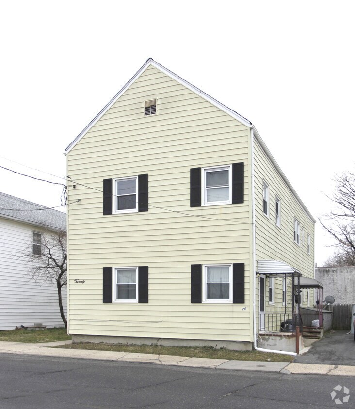 Primary Photo - 20 Branchport Ave