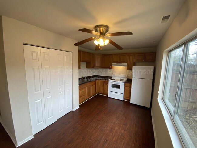 Foto del edificio - 928 Bellows Ave