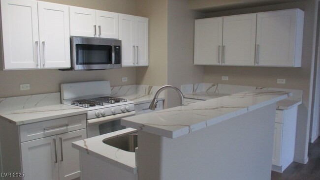 Foto del edificio - 8250 N Grand Canyon Dr