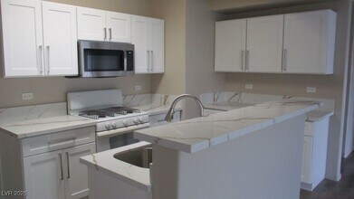 Building Photo - 8250 N Grand Canyon Dr