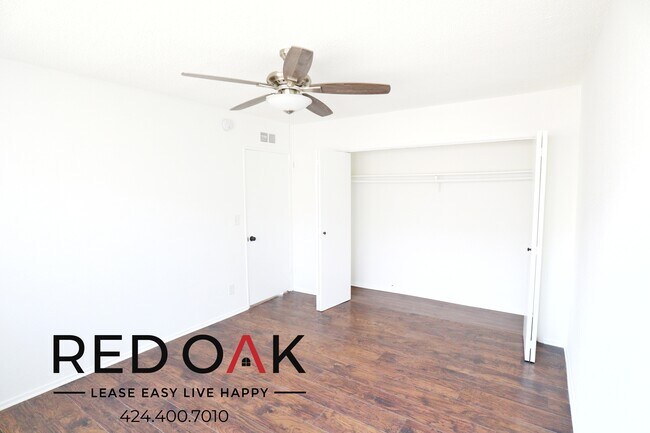 Foto del edificio - 7502 Canby Ave