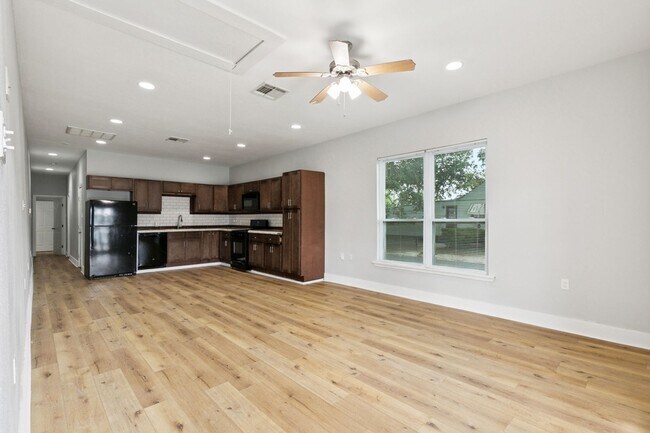 Building Photo - 3701 Derbigny St