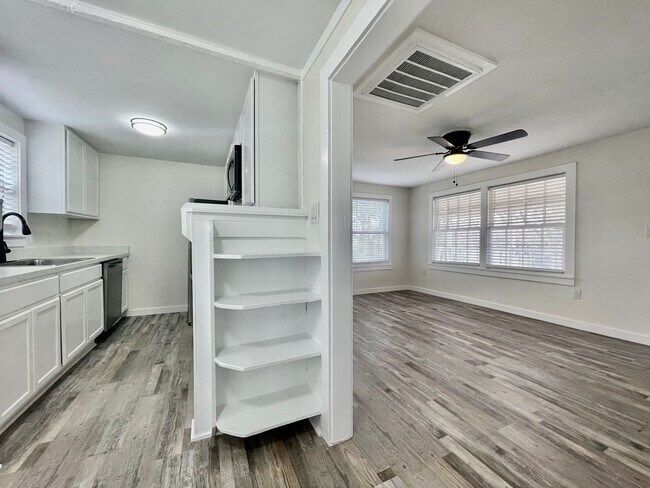 Foto del edificio - 407 Sarah St