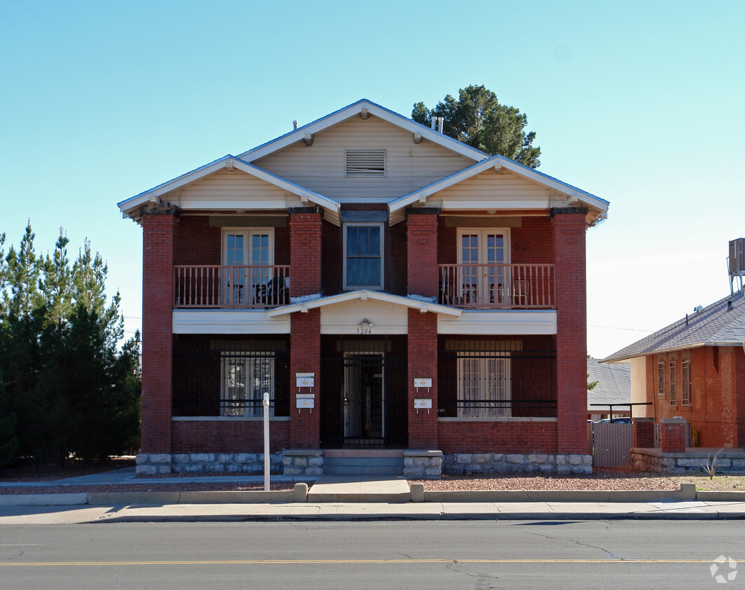Primary Photo - 3204 Montana Ave