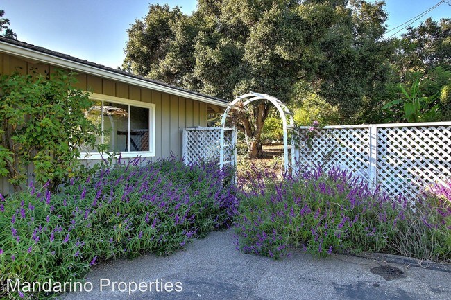 Building Photo - 3 br, 2 bath House - 830 Summit Road